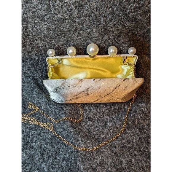 Vintage clutch with faux pearl accents and a gold tone chain strap - Picture 8 of 11